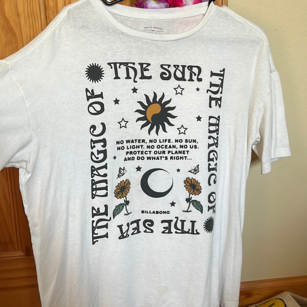 billabong graphic tee size small and oversized